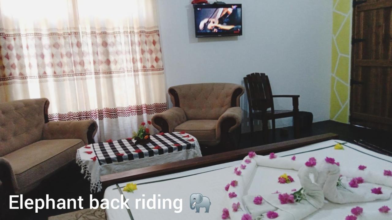 Oleena Home Stay Хабарана Екстер'єр фото