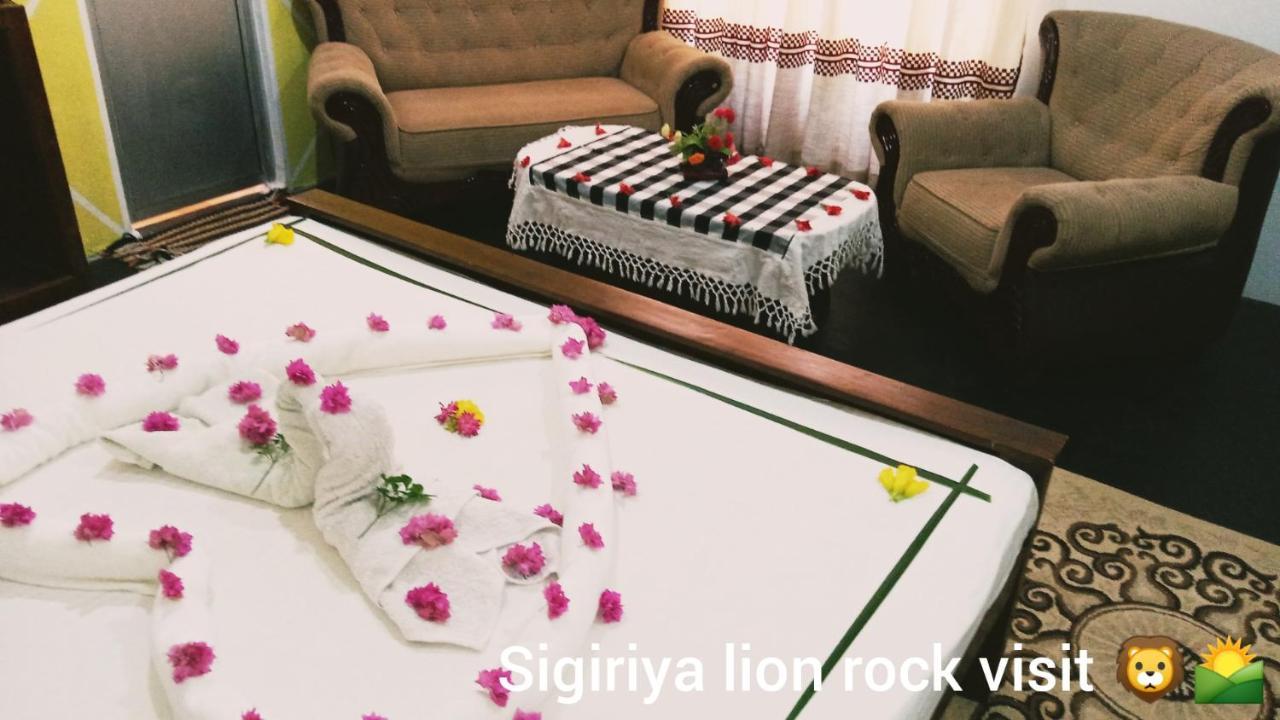 Oleena Home Stay Хабарана Екстер'єр фото