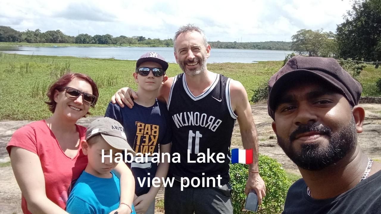 Oleena Home Stay Хабарана Екстер'єр фото